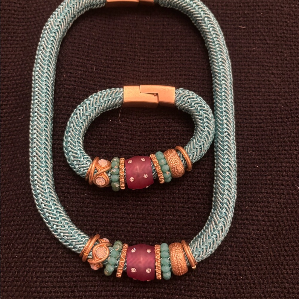Elegant Turquoise and Gold Jewelry Set